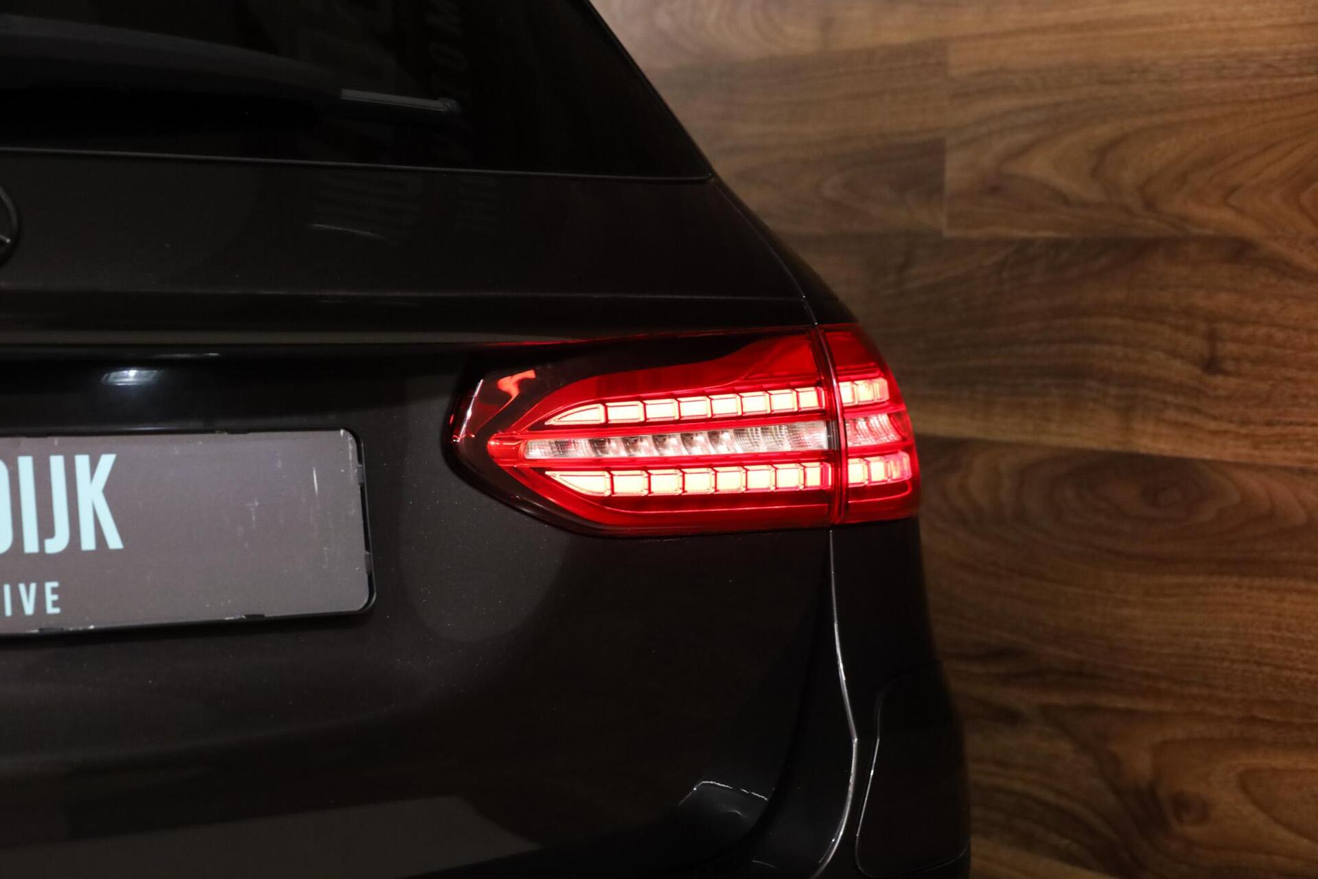 Mercedes-Benz E-Klasse Estate 300e AMG Line - 19