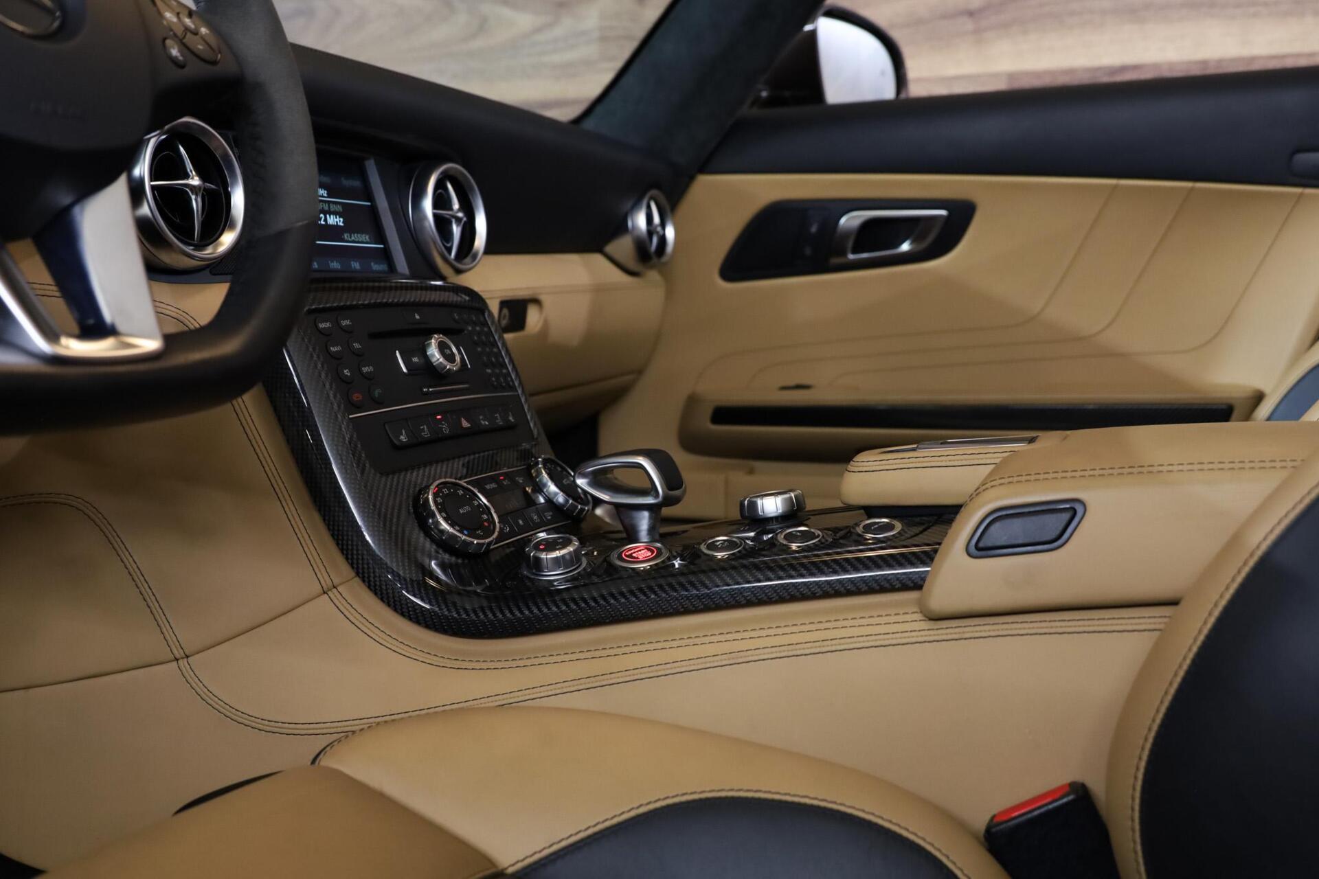 Mercedes-Benz SLS Roadster 6.3 AMG|Exclusive|Carbon|Camera|Alcantara| - 12