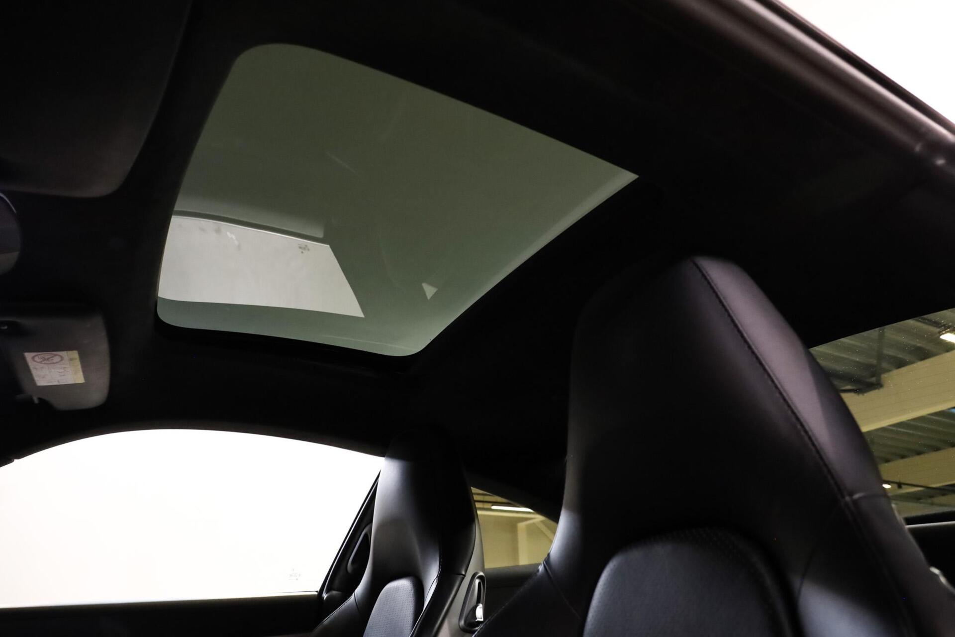 Porsche 911 3.0 Carrera S - 11